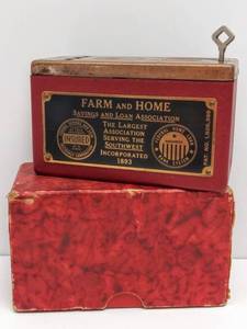 lot 527 image: Vintage Metal RE-CORD-O Coin Counter Promotional Advertising Bank wKey