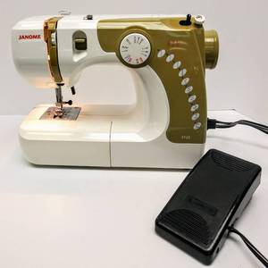 lot 567 image: Janome Model #3125 Sewing Machine With Foot Pedal