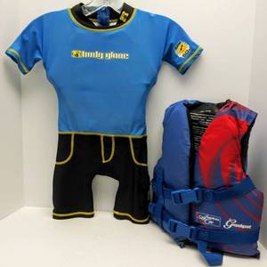 lot 592 image: Body Glove Boys Floating Swim TrainerWet SuitLife Vest for 30 - 45 Lbs & Bonus Life Jacket
