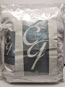 lot 595 image: From Hollander Home Fashions  White Goose Down Comforter 86 x 86 King Size  NEW