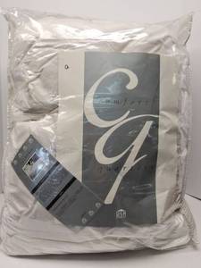 lot 596 image: From Hollander Home Fashions  White Goose Down Comforter 62 x 86 Queen Size  NEW