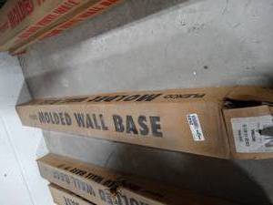 lot 2689 image: Flexco Wall Base Cove 18 4ft Neutrail, Approx 29 pieces