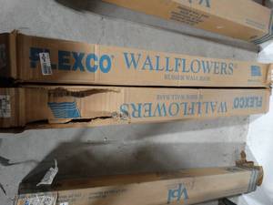 lot 2696 image: Flexco Wallflowers Wall Base Cove Almond, Approx 47 Pieces