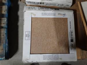 lot 2734 image: Florida Tile  Boulder 18 x 18 Formations ,  Approx 7 Pieces