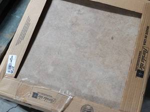 lot 2736 image: Florida Tile Savannah  18 x 18 Carriage Gold ,  Approx 21 Pieces