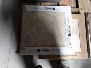 lot 2743 image: Florida Tile  Olympic nat 18 x 18 Formations ,  Approx 14 Pieces