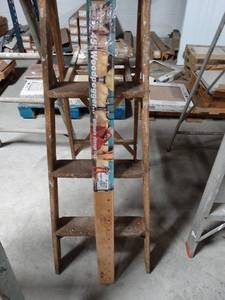 lot 2842 image: 45 Wood Pegger
