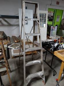 lot 2844 image: 6 Foot Aluminum Ladder