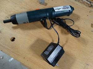 lot 2851 image: Black & Decker Electric Screw Driver