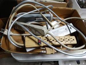 lot 2860 image: Lot of 5 power strips
