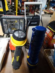 lot 2873 image: lot of 4 Flash Lights