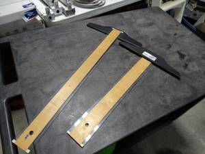 lot 2883 image: lot of 2 Wooden T Squares