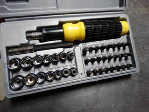 lot 2890 image: Ratcheting Screwdriver With Bits, sockets  and Carrying case