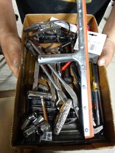 lot 2893 image: Sockets, Screw Drivers, Squeegee and Other Various tools