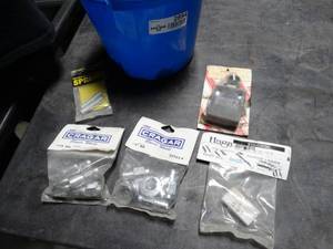 lot 2894 image: Various Automotive Hardware