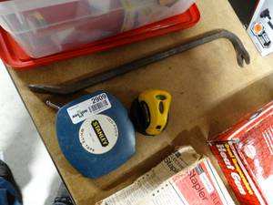 lot 2909 image: Stanley 100ft White Tape Measure, a Crowbar and Strait-Line Laser Level 30