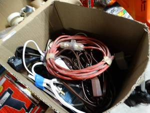 lot 2914 image: Lot of Extension Cords