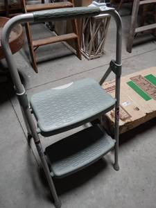 lot 2928 image: Folding Stepladder