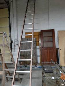 lot 2937 image: 16 foot Fiberglass Ladder