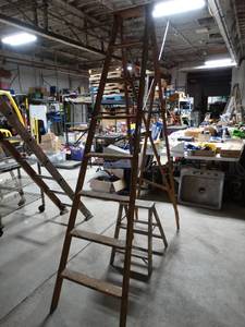 lot 2939 image: 8 foot wood ladder