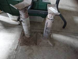 lot 2941 image: set of jack stands