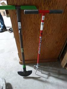 lot 2955 image: landscaping edger and Garden Claw
