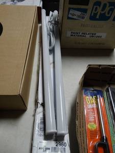 lot 2960 image: 2 Foot Led Shop Lights