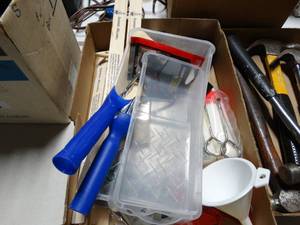 lot 2963 image: Lot of painting supplies
