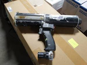 lot 2994 image: MixPac Dp 200-70 epoxy gun
