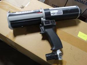 lot 2995 image: MixPac Dp 200-70 epoxy gun
