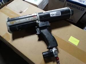 lot 2996 image: MixPac Dp 200-70 epoxy gun