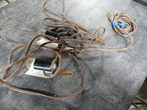 lot 8897 image: lot of 2 Diy Worklights