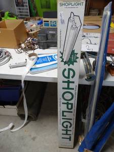 lot 8901 image: 4 foot shop light