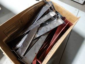 lot 8923 image: Box Of Shelf Brackets
