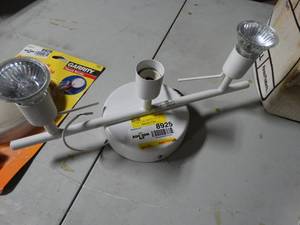 lot 8925 image: 3 light, light fixture