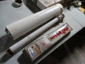 lot 8928 image: t8 Bulbs, t8 Light fixture and lamp
