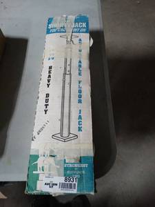 lot 8931 image: Adjustable Floor Jack in Box