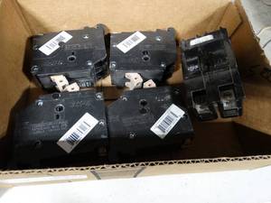 lot 8948 image: Lot of 5 Circuit Breakers