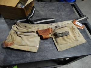 lot 8954 image: Leather Tool Belt