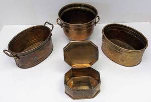 lot 9613 image: Small Decorative Brass Planters & box