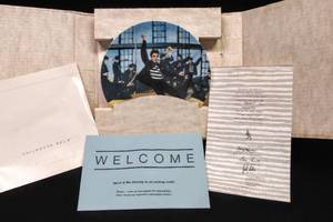 lot 9649 image: Delphis Elvis Jailhouse Rock Looking at a Legend Collection Plate  NIB  Signed & Numbered