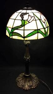 lot 9652 image: Stunning Stained Glass Table Lamp with Butterflys