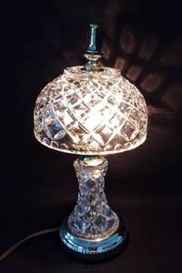 lot 9661 image: Vintage Gilbert Crystal  Mini Table Lamp