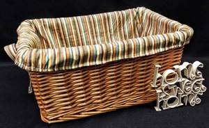 lot 9697 image: 17 inch Basket & Home Sweet Home Decor