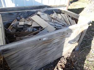 lot 3336 image: Large wooden crate of wood scraps