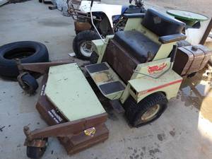 lot 3357 image: Grass hopper 1620 Lawn mower -No key