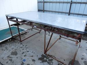 lot 3363 image: Heavy duty metal work bench W aluminum top.