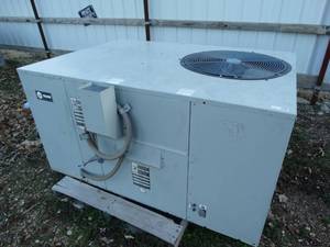 lot 3369 image: Trane Commercial roof top AC unit - working when removed