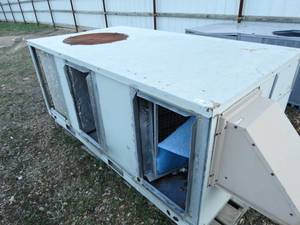 lot 3370 image: Trane Commercial roof top AC unit - working when removed