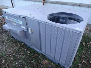 lot 3371 image: Carrier Commercial roof top AC unit - working when removed